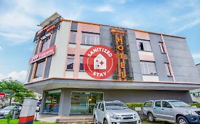 Oyo 89652 P Line Hotel