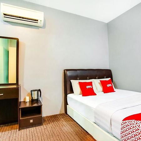 Oyo 89652 P Line Hotel Johor Bahru Luaran gambar