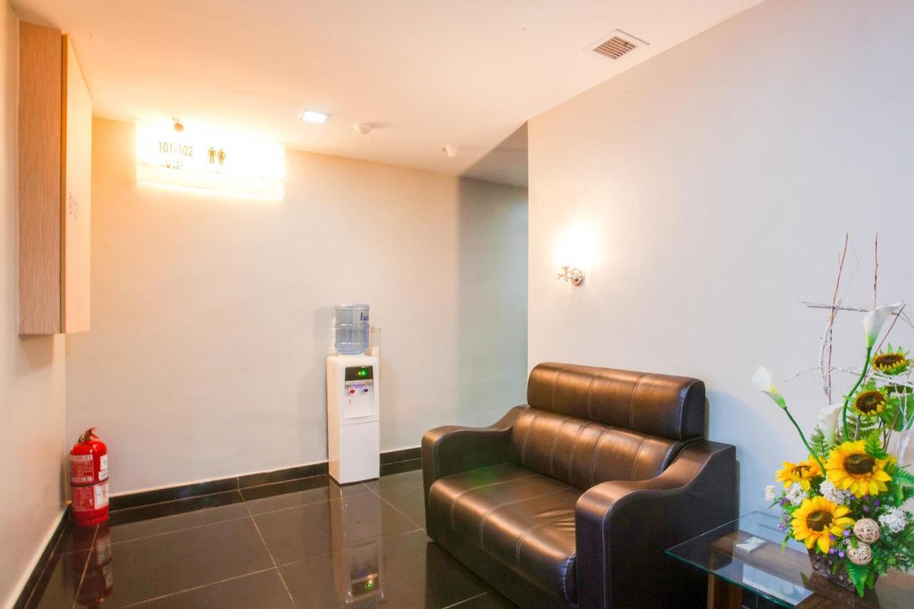 Oyo 89652 P Line Hotel Johor Bahru Luaran gambar
