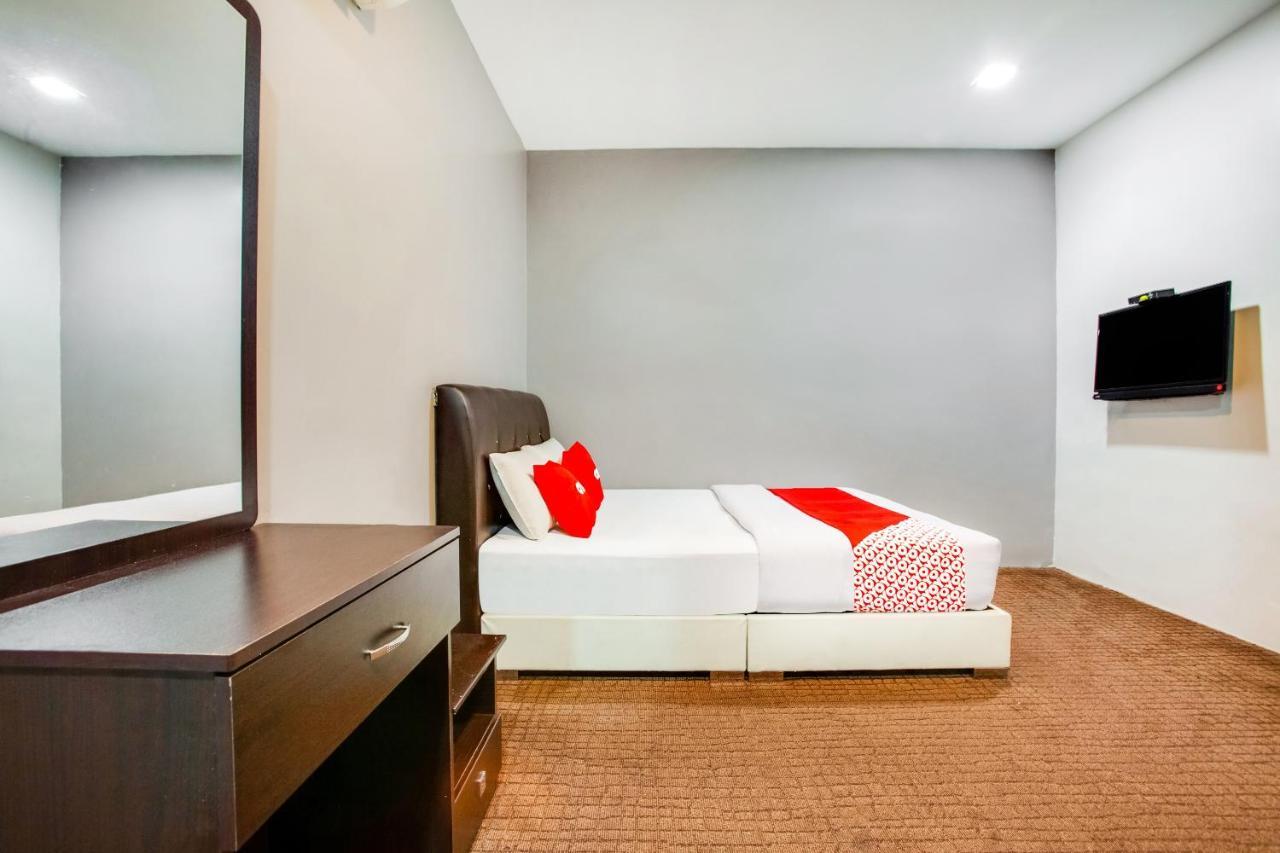 Oyo 89652 P Line Hotel Johor Bahru Luaran gambar