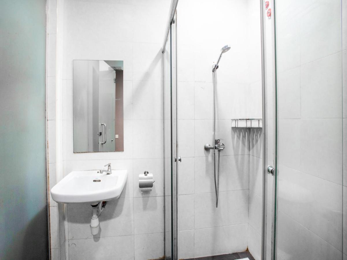 Oyo 89652 P Line Hotel Johor Bahru Luaran gambar